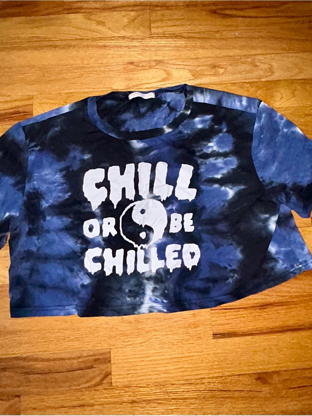 ROMWE Blue Tie-Dye Crop Tee with White 'Chill or Be Chilled' Graphic